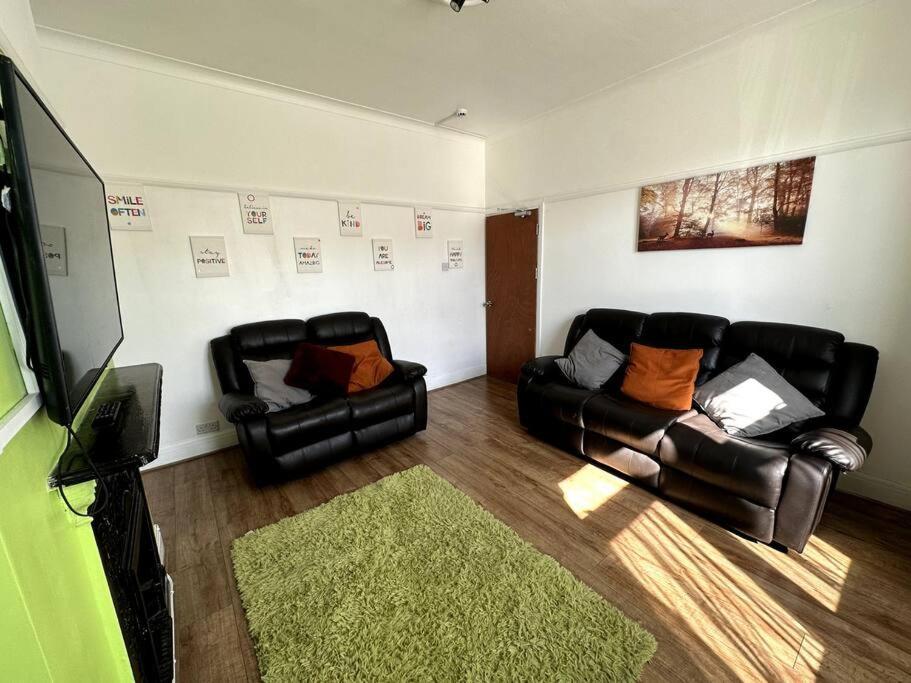 Spacious Holiday Home Near Tube Station - By Starlet Stays London Exteriör bild